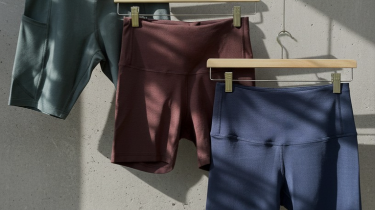 What to Wear to Hot Yoga: Stay Light, Fresh & Skin-Safe