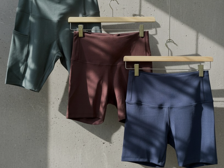 What to Wear to Hot Yoga: Stay Light, Fresh & Skin-Safe